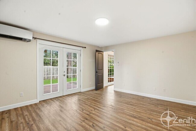 Building Photo - 13902 NE Piper Rd