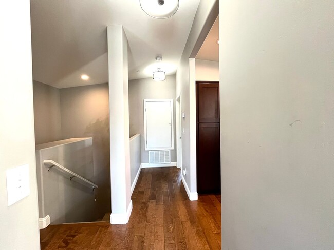 Building Photo - Beautiful New Build home in Vineyard Creek