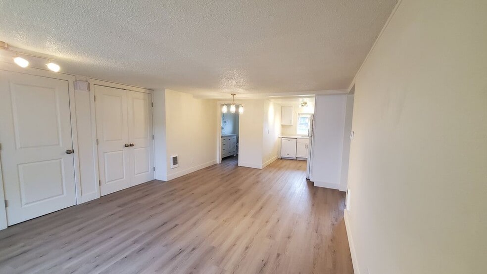 Building Photo - 15358 NE Dopp Rd