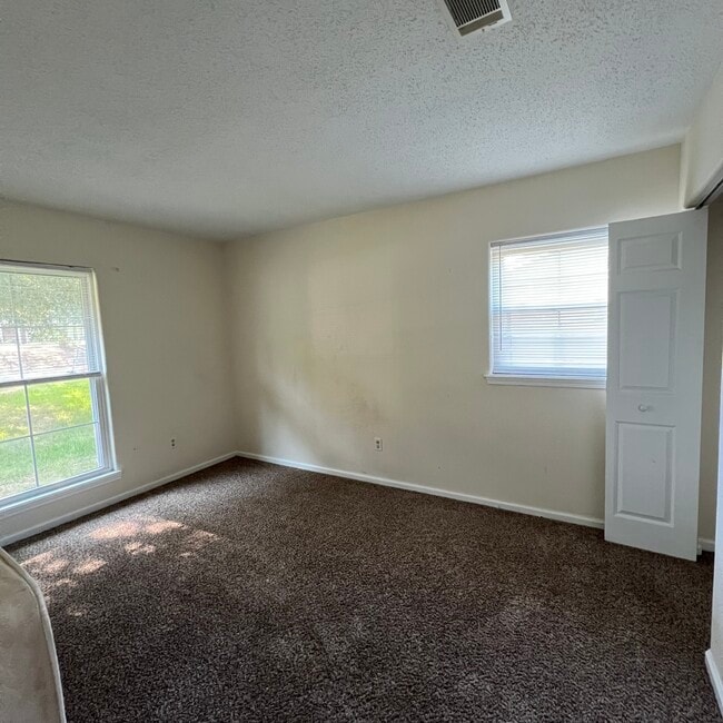 Building Photo - 2006 Columbus Cir