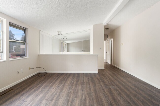 Building Photo - 400 Casad Ave