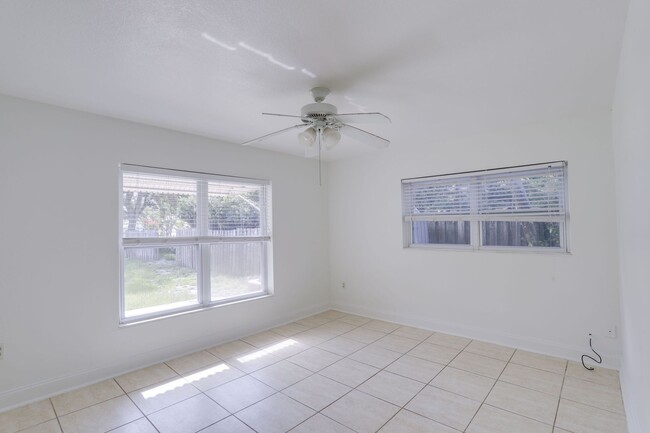 Building Photo - 121 S Triplet Lake Dr