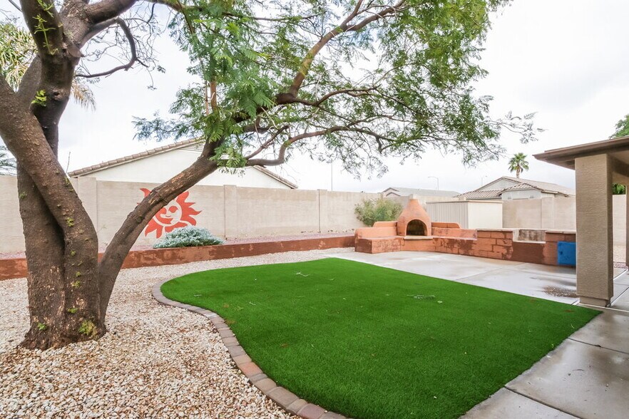 Building Photo - 11142 E Catalina Ave