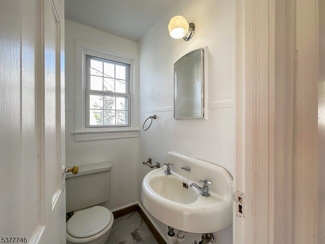 Building Photo - 176 Woodland Ave