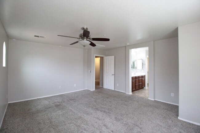 Building Photo - 3221 E Virgil Dr