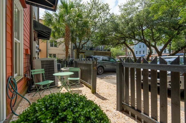 Building Photo - Fully Furnished 2BR Condo with Designer Touches in Shelmore Village