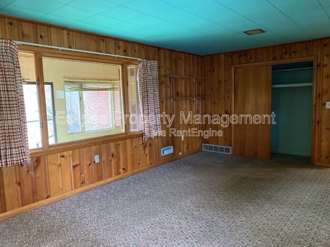 Building Photo - 102 Poncha Ave