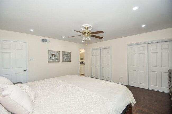 Building Photo - 6304 Riverview Way