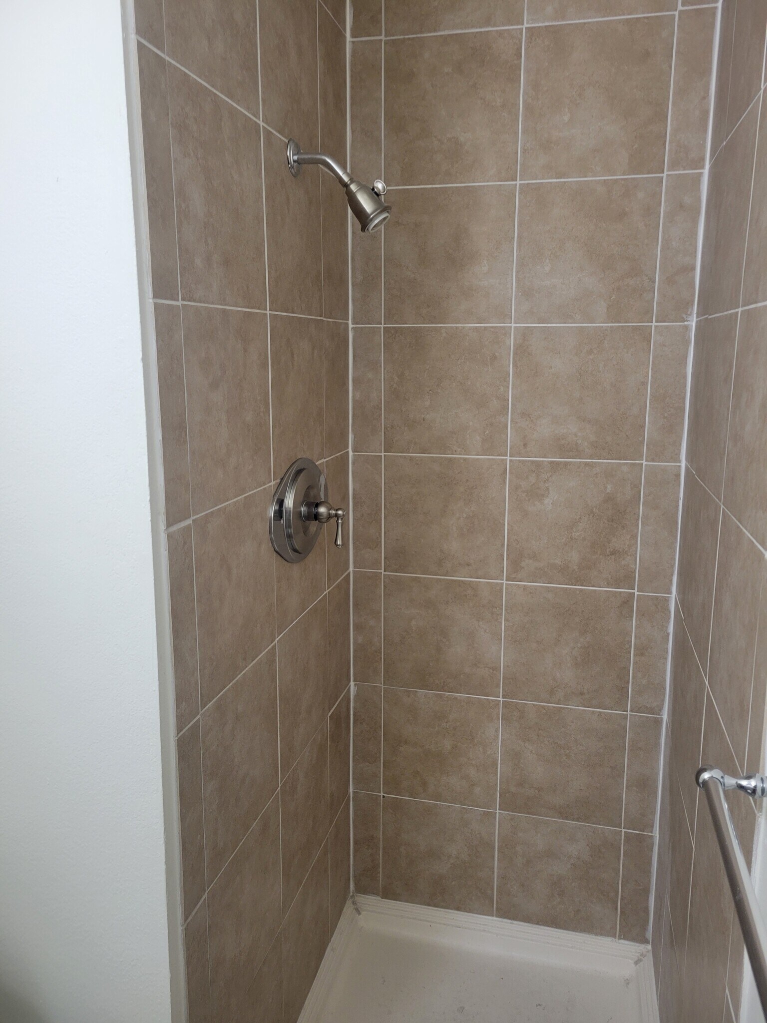 Shower - 2613 34th Ave