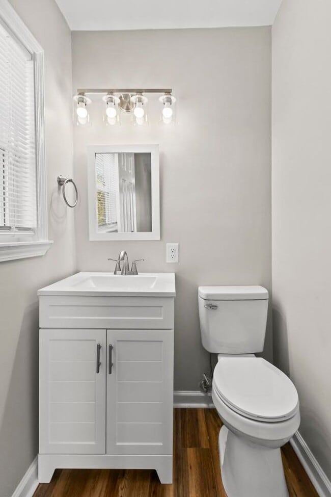 Building Photo - Newly Remodeled Hubert Home