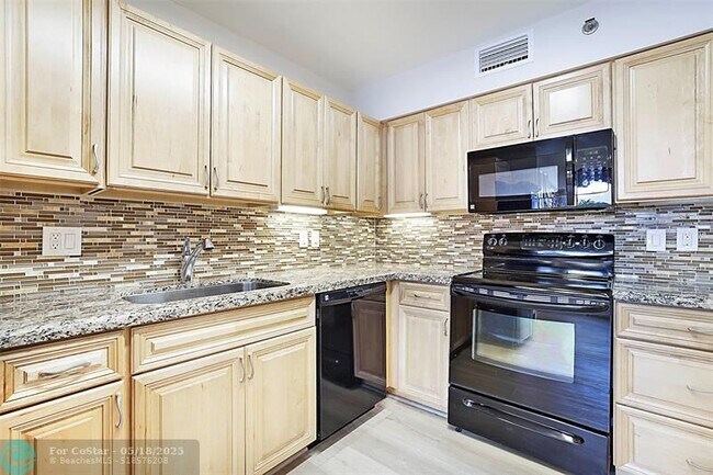 Building Photo - 7186 Promenade Dr