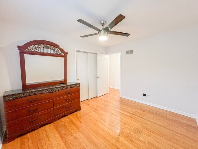 Building Photo - 4716 Thatcher Ave