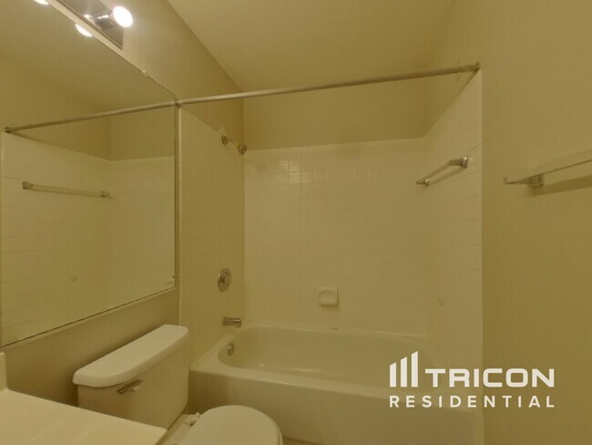 Building Photo - 8431 Silver Shores Dr