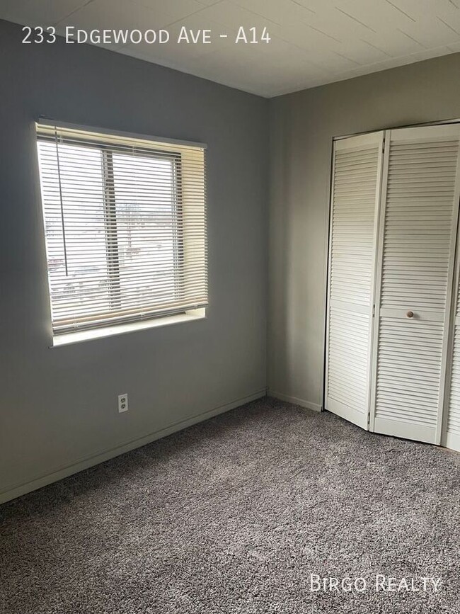 Building Photo - 2 Bedroom Apartment in Pittsburgh! Great L...