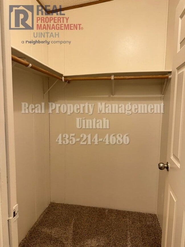 Building Photo - Cute 4 bedroom 2 bath room house