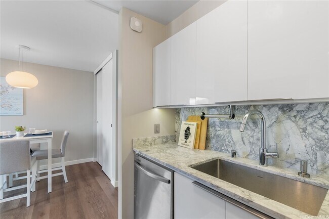 Building Photo - 400 Hobron Ln