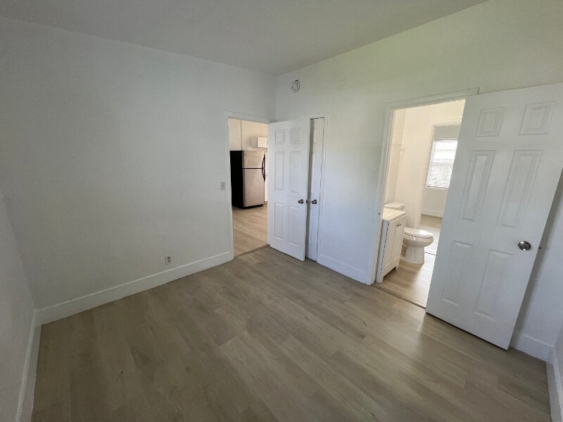 Building Photo - 320 NE 13th Ave