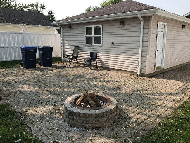 Building Photo - 5901 Burr Oak Ave