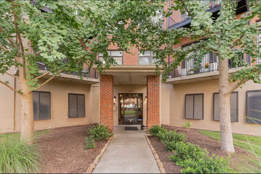 Building Photo - 817 3rd Ave N