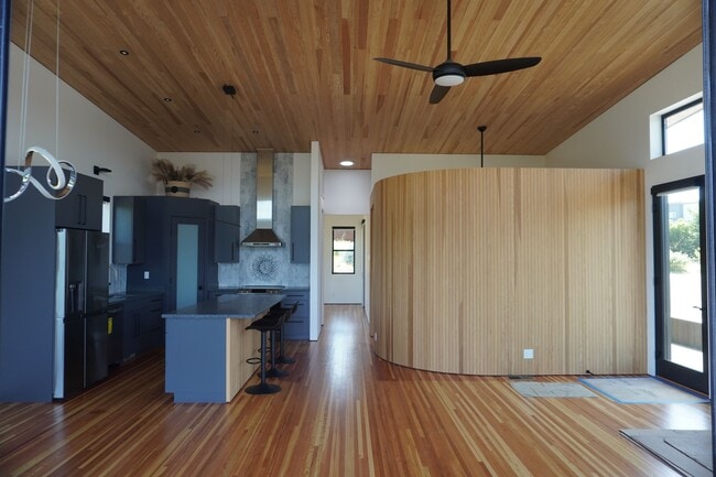 Building Photo - 4330 Parker Hill Rd