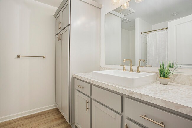 basement bath - 174 N Monroe St