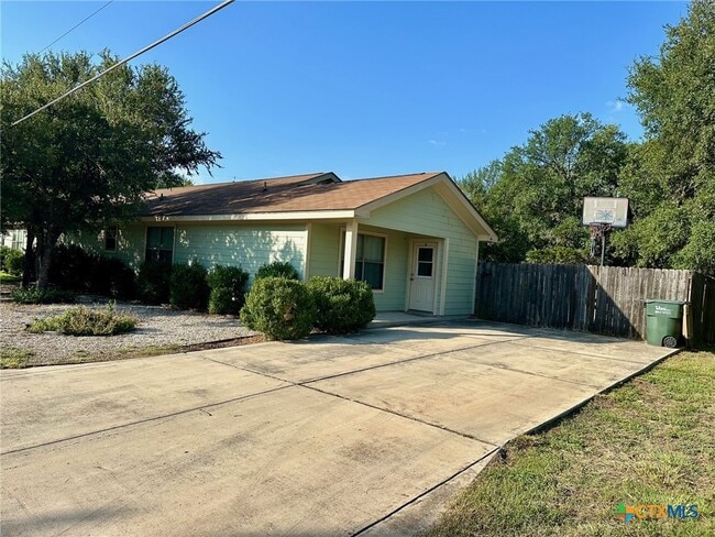 Primary Photo - 1400 Clyde St