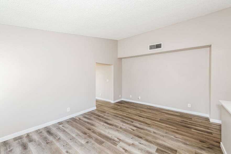 Building Photo - 601 Freeburg Pl