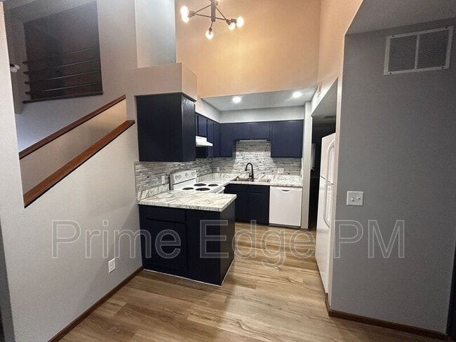 Building Photo - 1741 Ridgehaven Ct