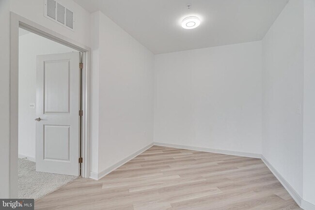 Building Photo - 10755 Fairgrounds Dr