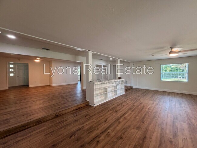 Building Photo - 10621 McGregor Blvd