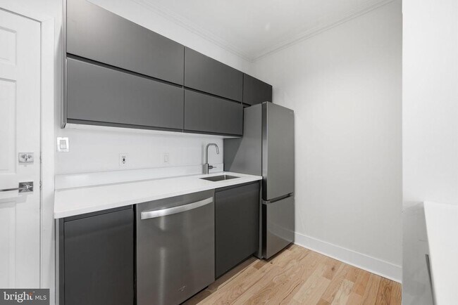 Building Photo - 1419 Wisconsin Ave NW