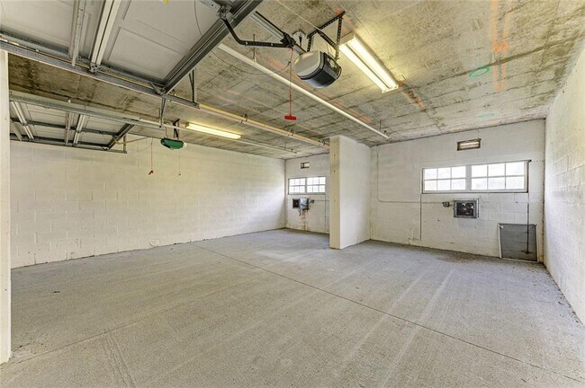 Building Photo - 232 Hidden Bay Dr