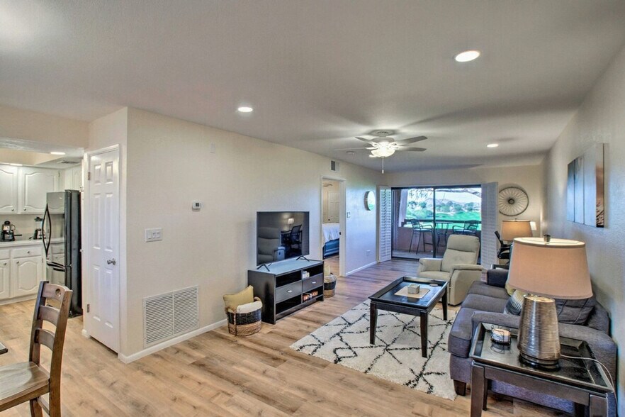 Building Photo - 4303 E Cactus Rd