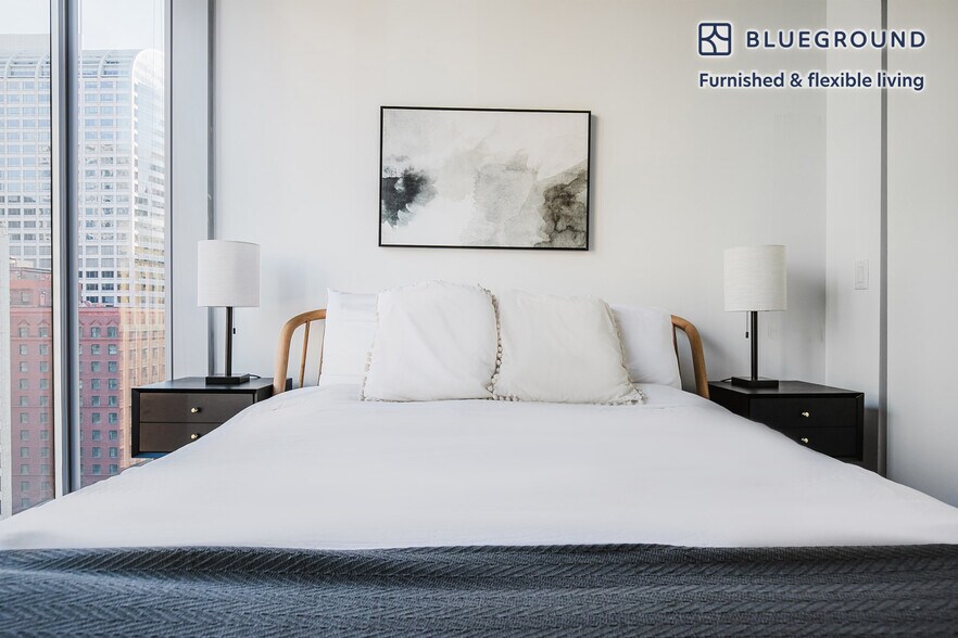 Building Photo - 215 W Lake St