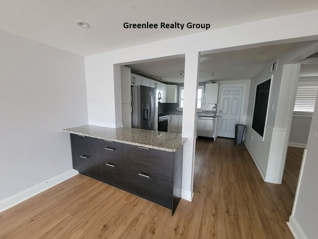 Building Photo - Walk to Downtown New Port Richey – Updated 2 Bed / 1 Bath Duplex!