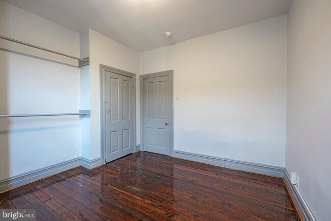 Building Photo - 1525 Tasker St