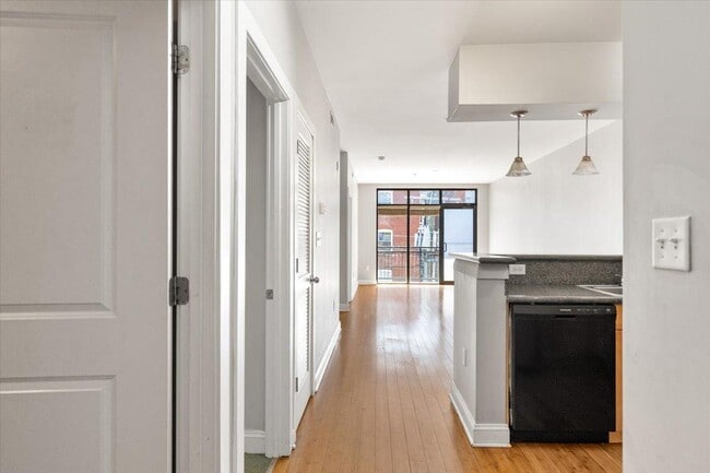 Building Photo - 1333 W Broad St