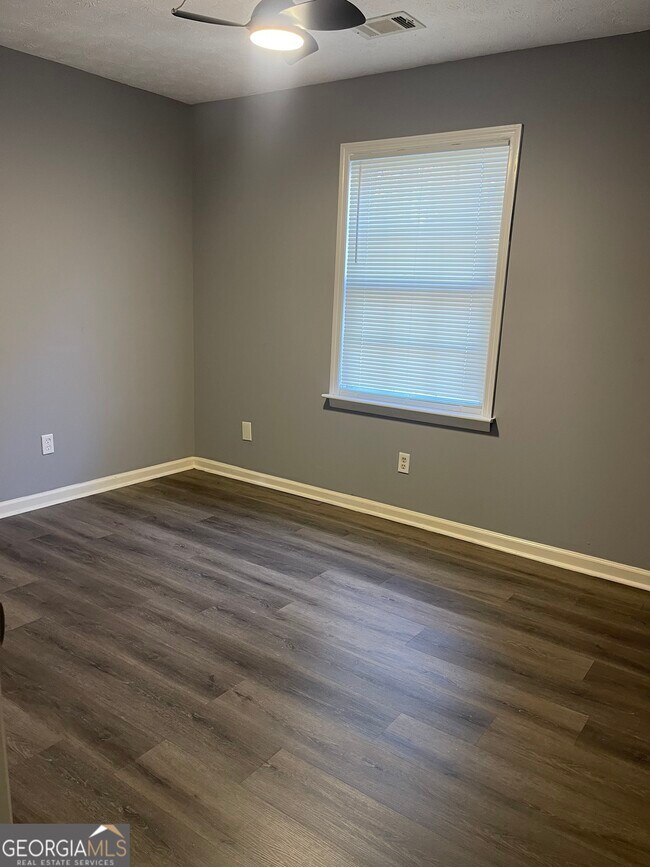 Building Photo - 1233 Woodland Ct SE