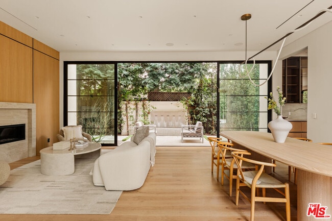 Building Photo - 11937 Addison St