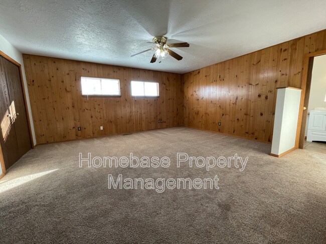 Building Photo - 2600 E Cliffside Dr