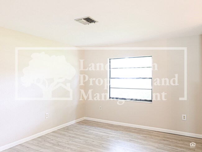 Building Photo - Beautifully Winter Haven Pool Home with Ideal Location