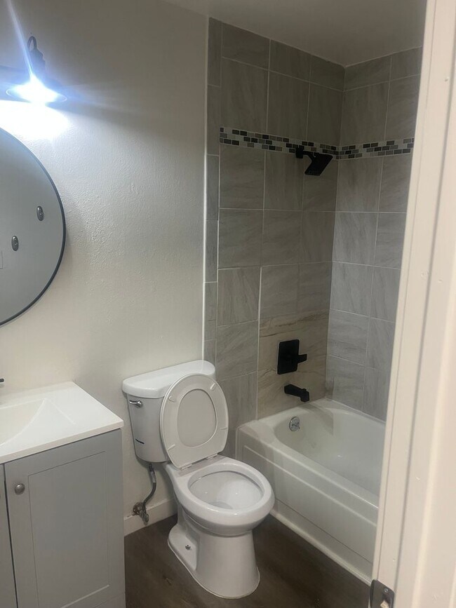 Building Photo - Available Now-4BR/2BA SINGLE FAMILY HOME