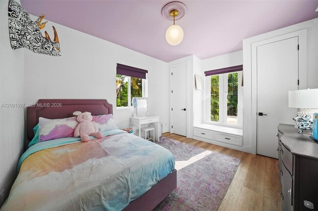 Building Photo - 5237 La Gorce Dr