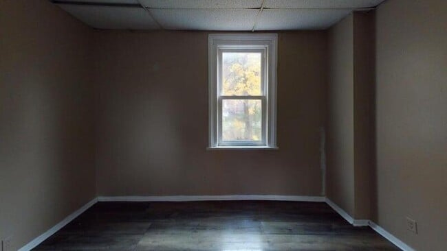 Building Photo - 10 Locust St