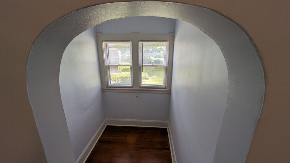 Building Photo - 2257 Scottwood Ave
