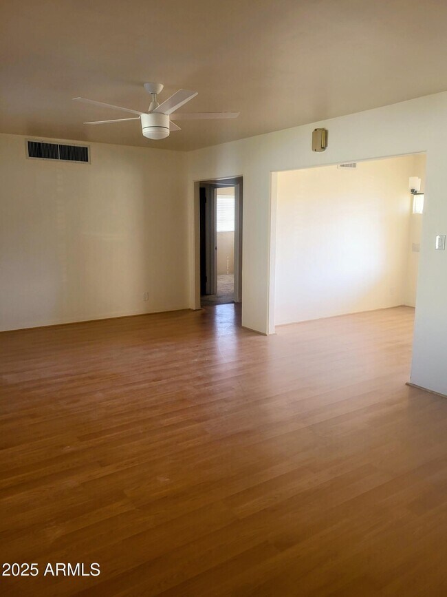 Building Photo - 1704 W Colter St