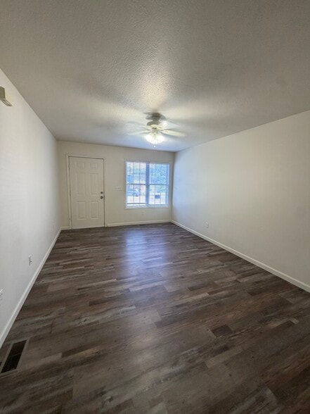 Living room - 1443 W Westwind Ct