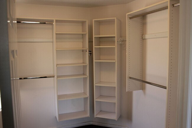 Building Photo - 682 Lava Pointe Dr