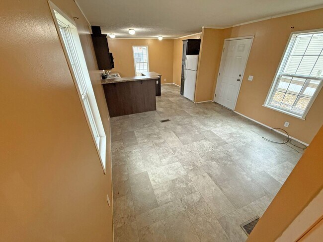 Building Photo - 2501 N Apperson Way