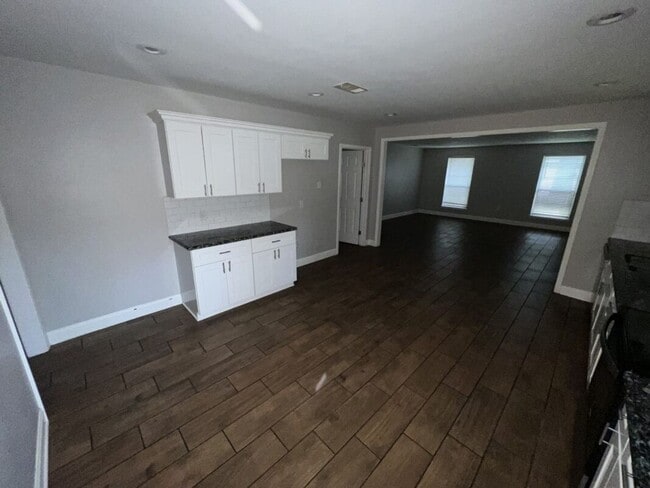 Building Photo - Spacious 4-bedroom 2.5-bathroom Home with Modern Upgrades